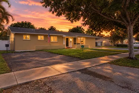 2624 SW 107th Ct, Miami, FL 33165
