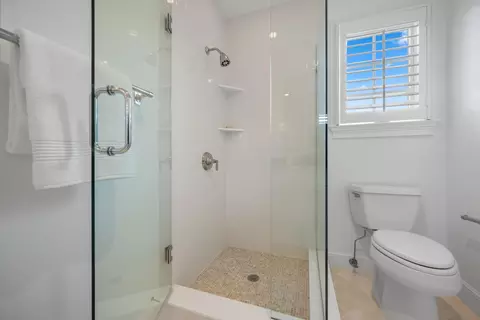 Bath - 204 Birkdale Ln, Jupiter, FL 33458 photo 9 of 11
