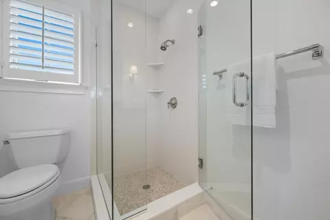 Bath - 204 Birkdale Ln, Jupiter, FL 33458 photo 11 of 11
