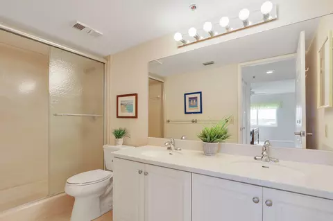 Bath - 275 Palm Ave #A404, Jupiter, FL 33477 photo 1 of 2
