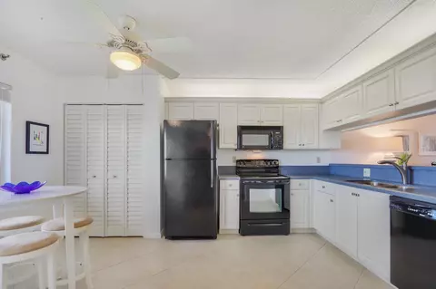 Kitchen - 275 Palm Ave #A404, Jupiter, FL 33477 photo 2 of 4