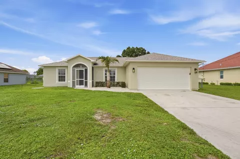 453 SW Columbus Dr, Port Saint Lucie, FL 34953