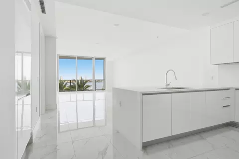 220 Lake Shore Dr #804, Lake Park, FL 33403