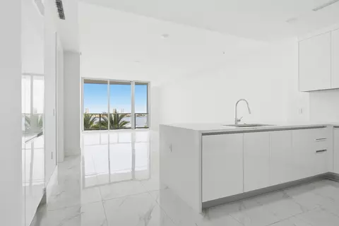 220 Lake Shore Dr #804, Lake Park, FL 33403