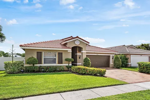 5054 Prairie Dunes Village Cir, Lake Worth, FL 33463