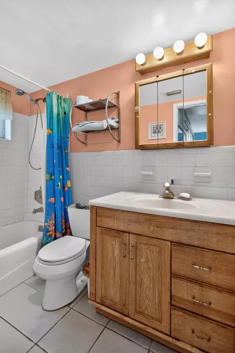 Bath - 39 NE Th St Ne 39 St, Lighthouse Point, FL 33064 photo 3 of 3