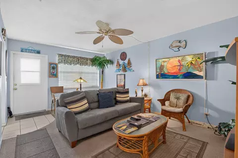 Living - 39 NE Th St Ne 39 St, Lighthouse Point, FL 33064 photo 2 of 3