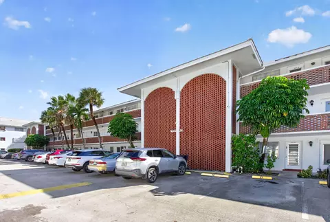 2050 NE 39th St #W109, Lighthouse Point, FL 33064