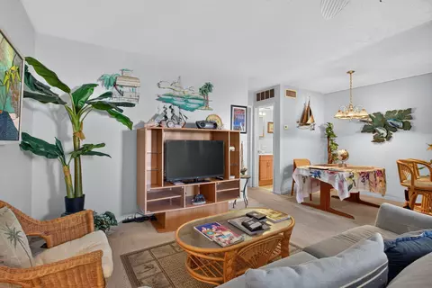 Living - 39 NE Th St Ne 39 St, Lighthouse Point, FL 33064 photo 3 of 3
