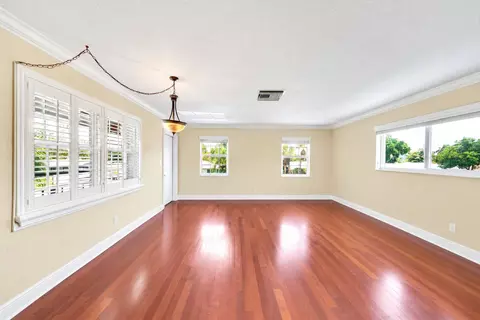 2701 Middle River Dr #11, Fort Lauderdale, FL 33306