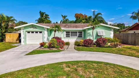 6880 Kingston Dr, Lake Worth, FL 33462