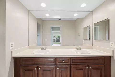 Bath - 6294 Leslie St, Jupiter, FL 33458 photo 1 of 3