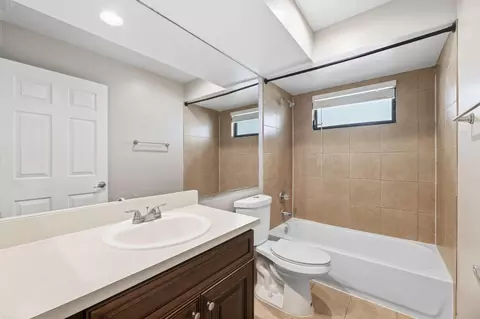 Bath - 6294 Leslie St, Jupiter, FL 33458 photo 3 of 3