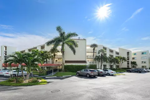 6768 10th Ave N #216, Lake Worth, FL 33467