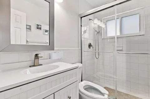 Bath - 975 NW 67th Ave, Margate, FL 33063 photo 1 of 1