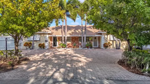 5120 NE 22nd Ave, Lighthouse Point, FL 33064