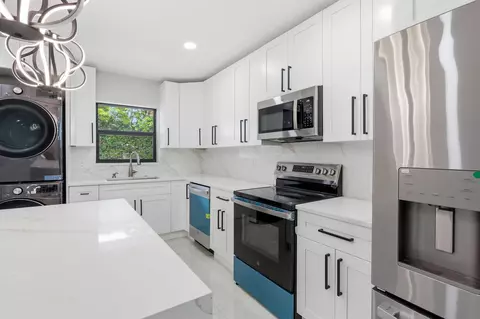 2975 NE 2nd Ave, Boca Raton, FL 33431