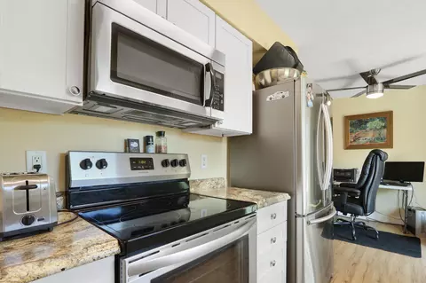 Kitchen - 5275 SE Horizon Ave, Stuart, FL 34997 photo 1 of 4