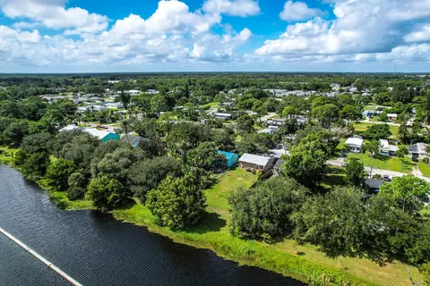 View/Area - 5275 SE Horizon Ave, Stuart, FL 34997 photo 6 of 15