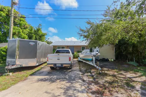 Exterior - 5275 SE Horizon Ave, Stuart, FL 34997 photo 4 of 7