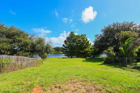 Exterior - 5275 SE Horizon Ave, Stuart, FL 34997 photo 2 of 7