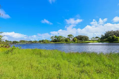 View/Area - 5275 SE Horizon Ave, Stuart, FL 34997 photo 2 of 15