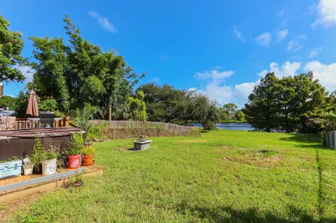 Exterior - 5275 SE Horizon Ave, Stuart, FL 34997 photo 7 of 7