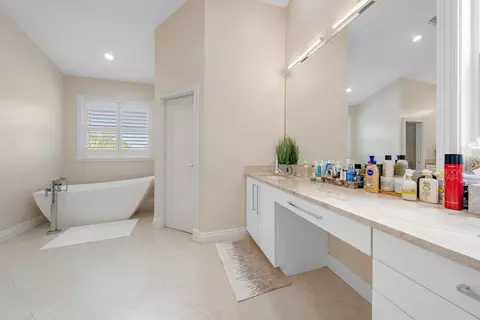 Bath - 169 Apollo Cir, Jupiter, FL 33477 photo 5 of 6
