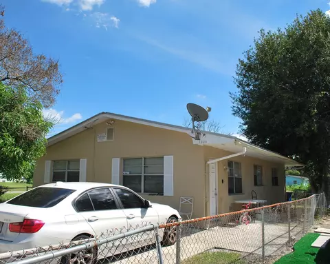 1223 Mccray Ct, Fort Pierce, FL 34950