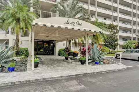 575 Oaks Ln #104, Pompano Beach, FL 33069