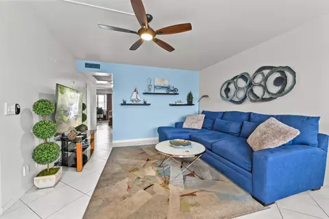 3026 Cornwall B, Boca Raton, FL 33434