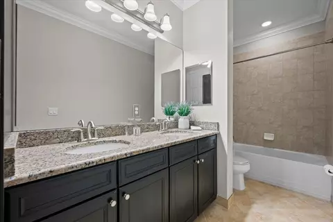 Bath - 128 Umbrella Pl, Jupiter, FL 33458 photo 2 of 4