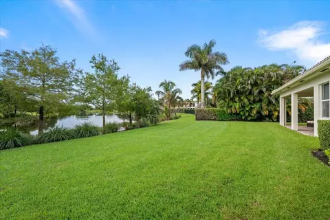 Exterior - 128 Umbrella Pl, Jupiter, FL 33458 photo 4 of 7