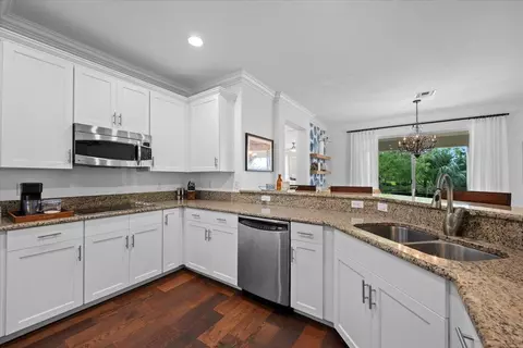 Kitchen - 128 Umbrella Pl, Jupiter, FL 33458 photo 3 of 4