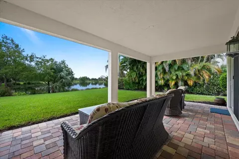 Exterior - 128 Umbrella Pl, Jupiter, FL 33458 photo 2 of 7