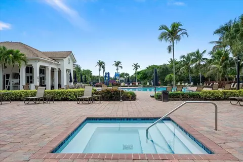 Exterior - 128 Umbrella Pl, Jupiter, FL 33458 photo 6 of 7