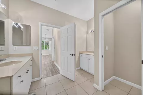 Bath - 1559 SE Tidewater Pl, Stuart, FL 34997 photo 2 of 4