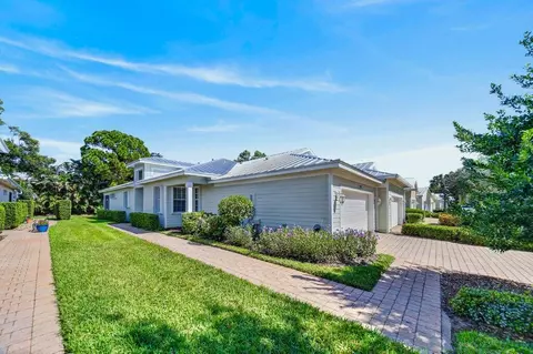 Exterior - 1559 SE Tidewater Pl, Stuart, FL 34997 photo 2 of 4
