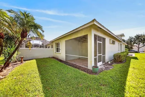 Exterior - 1559 SE Tidewater Pl, Stuart, FL 34997 photo 3 of 4