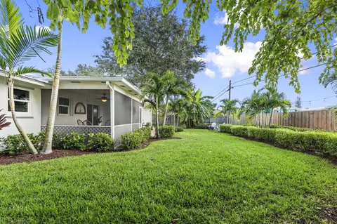 Exterior - 1964 SE Lafayette St, Stuart, FL 34997 photo 8 of 11