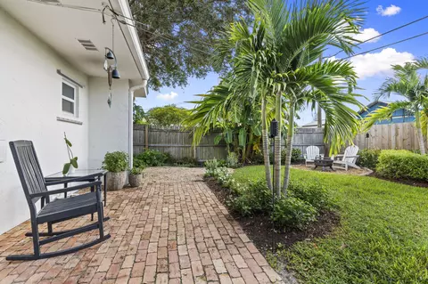 Exterior - 1964 SE Lafayette St, Stuart, FL 34997 photo 5 of 11
