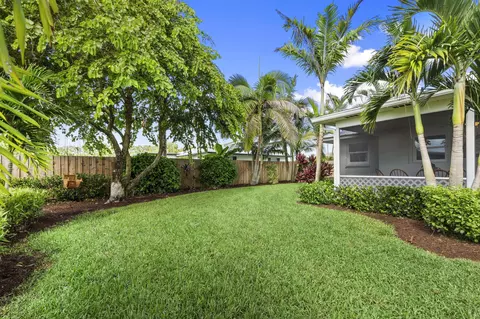Exterior - 1964 SE Lafayette St, Stuart, FL 34997 photo 7 of 11