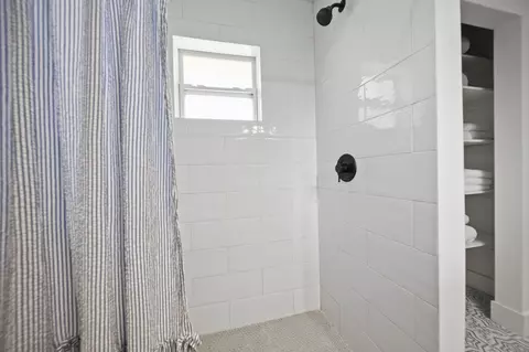 Bath - 1964 SE Lafayette St, Stuart, FL 34997 photo 3 of 4