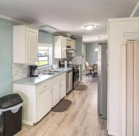 Kitchen - 2128 SE 32nd St, Okeechobee, FL 34974 photo 2 of 3