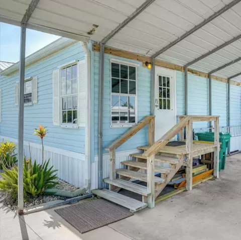 Exterior - 2128 SE 32nd St, Okeechobee, FL 34974 photo 1 of 6