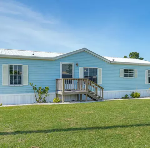 Exterior - 2128 SE 32nd St, Okeechobee, FL 34974 photo 5 of 6