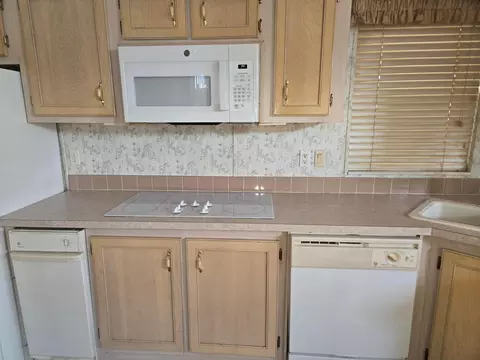 Kitchen - 7950 Fl-78 #314, Okeechobee, FL 34974 photo 3 of 4
