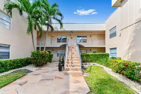 322 Normandy Ln, Delray Beach, FL 33484