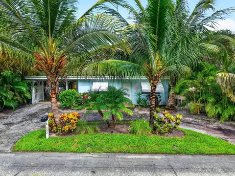 402 SE 1st St SE, Boynton Beach, FL 33435