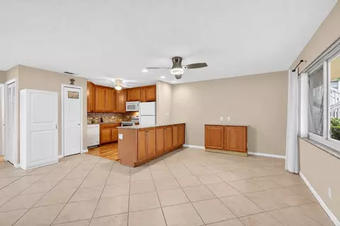 221 Coventry J, West Palm Beach, FL 33417